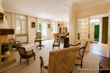 BAS DE MAISON DE 152 M2 avec jardin privatif, 4 chambres ,Centre bourg d'Aurec sur Loire .