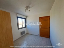 PORT DE PROPRIANO  : Votre appartement  3 pièces en duplex lumineux et calme sur cour en plein centre ville, plage et port au pied, idéal primo accédent,investissement locatif où résidence secondaire 