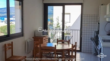 PORT DE PROPRIANO  : Votre appartement  3 pièces en duplex lumineux et calme sur cour en plein centre ville, plage et port au pied, idéal primo accédent,investissement locatif où résidence secondaire 