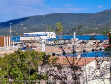 PORT DE PROPRIANO  : Votre appartement  3 pièces en duplex lumineux et calme sur cour en plein centre ville, plage et port au pied, idéal primo accédent,investissement locatif où résidence secondaire 