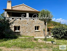 A VENDRE opportunité rare Magnifique Villa de caractère en pierres de taille de 7 pièces sur terrain arboré de 2500m2  au pied de la plage de Portigliolo, à BELVEDERE CAMPOMORO (20)
