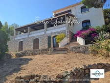 À vendre Olmeto: Vaste demeure en pierres avec vue panoramique mer et golfe du Valinco, quartier résidentiel, grand terrain piscinable, idéal projet hôtelier, investissement locatif en Corse du Sud