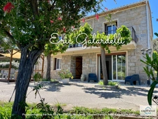 A VENDRE opportunité rare Magnifique Villa de caractère en pierres de taille de 7 pièces sur terrain arboré de 2500m2  au pied de la plage de Portigliolo, à BELVEDERE CAMPOMORO (20)