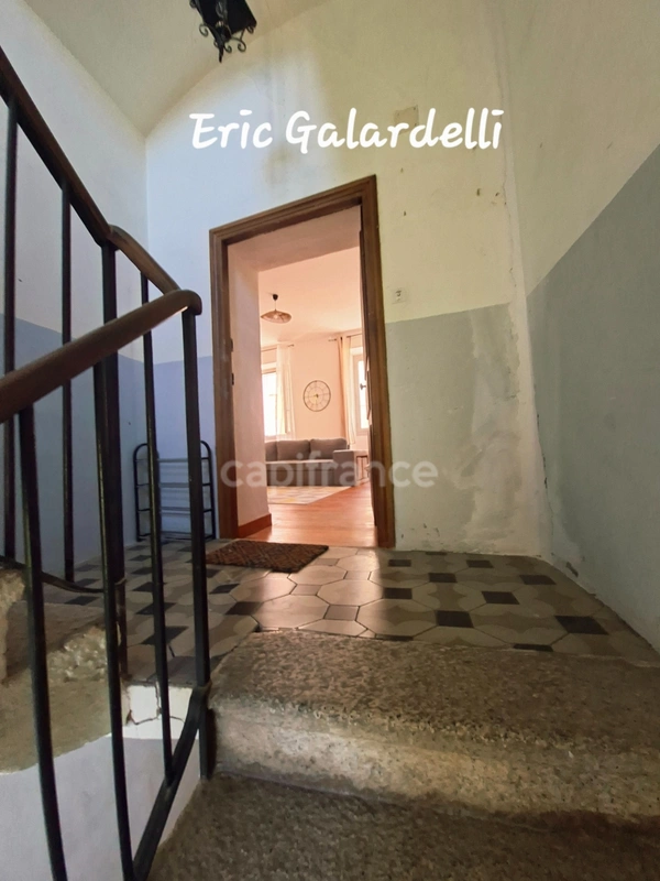 A vendre Appartement 3 pèces de caractère en pierres de taille au cœur de SAINTE LUCIE DE TALLANO (20)