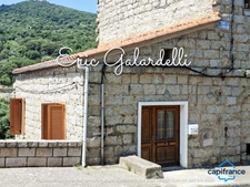  à vendre appartement de charme en duplex 3 pièces dans une maison ancienne rénovée en centre villeSARTENE (20)