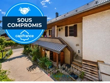 Ensemble immobilier de caractère : maison en pierre + grange