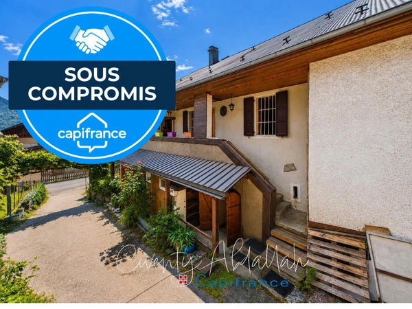 Ensemble immobilier de caractère : maison en pierre + grange