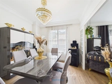 ALBERTVILLE (73)- Grand Appartement Familial avec 4 Balcons – 120 m² – Centre-Ville avec Ascenseur