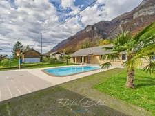 Maison de charme de plain-pied avec piscine et dépendances – MONTAILLEUR (73)
