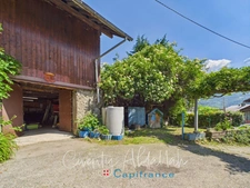 Ensemble immobilier de caractère : maison en pierre + grange