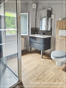 Maison individuelle pleine de charme avec terrasse, un bien rare à Labruyère