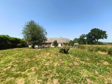 GUIPRY-MESSAC 35480  - Maison d'habitation 2 p, 1 chambre et dépendance sur terrain de 9600 m²