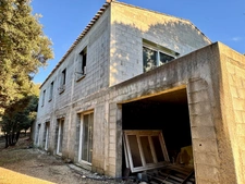 Terrain 3250 m2 avec batiment de 200m2 habitables à vendre, proche de L'ILE ROUSSE (20)