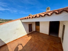 L'Île-Rousse – 5-room house, 3 levels with terraces, garden and large garages – Town center and beach within walking distance