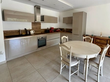 Appartement T3 lumineux avec terrasse, vue dégagée et parking – L’Île-Rousse (20)