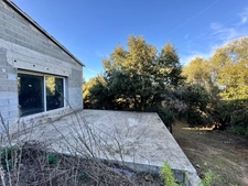 Terrain 3250 m2 avec batiment de 200m2 habitables à vendre, proche de L'ILE ROUSSE (20)