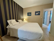 A vendre : Villa contemporaine de plain-pied avec piscine chauffée et vue montagne (Corse)