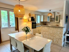 A vendre : Villa contemporaine de plain-pied avec piscine chauffée et vue montagne (Corse)