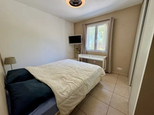 A vendre : Villa contemporaine de plain-pied avec piscine chauffée et vue montagne (Corse)
