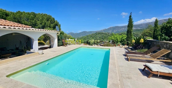 Maison à vendre 5 pièces Piscine et vue montagnes