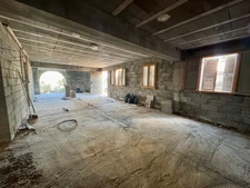 L'Île-Rousse – 5-room house, 3 levels with terraces, garden and large garages – Town center and beach within walking distance