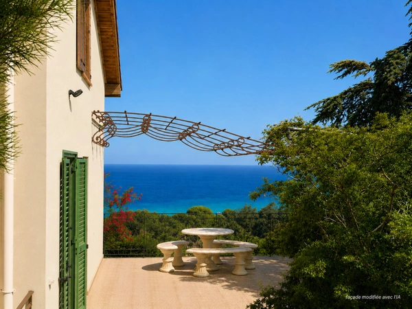 Propriété à rénover 8 pièces vue mer panoramique, 3 appartements et fort potentiel.  (20)