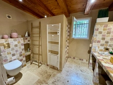 A vendre : Villa contemporaine de plain-pied avec piscine chauffée et vue montagne (Corse)