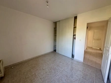 L'Île-Rousse – 5-room house, 3 levels with terraces, garden and large garages – Town center and beach within walking distance