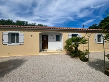 A vendre : Villa contemporaine de plain-pied avec piscine chauffée et vue montagne (Corse)