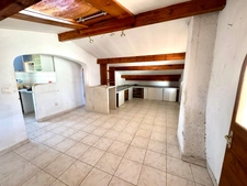 L'Île-Rousse – 5-room house, 3 levels with terraces, garden and large garages – Town center and beach within walking distance