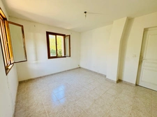 L'Île-Rousse – 5-room house, 3 levels with terraces, garden and large garages – Town center and beach within walking distance