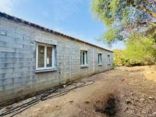 Terrain 3250 m2 avec batiment de 200m2 habitables à vendre, proche de L'ILE ROUSSE (20)