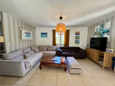 A vendre : Villa contemporaine de plain-pied avec piscine chauffée et vue montagne (Corse)