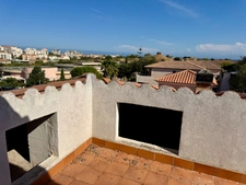 L'Île-Rousse – 5-room house, 3 levels with terraces, garden and large garages – Town center and beach within walking distance