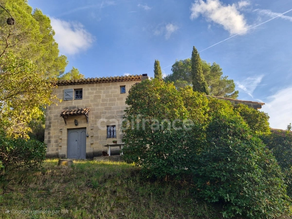 Rare - Propriété en pierre de rognes avec piscine sur 6 000 m² – Fort potentiel à Éguilles 13510