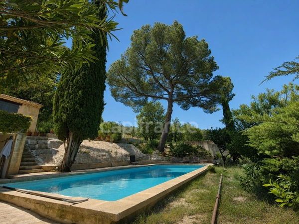 PROPRIÉTÉ DE CHARME EN PIERRE DE ROGNES SUR PRÈS DE 6 000 M² DE NATURE – AUX PORTES D'AIX-EN-PROVENCE