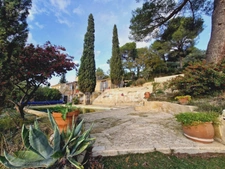 Rare - Propriété en pierre de rognes avec piscine sur 6 000 m² – Fort potentiel à Éguilles 13510