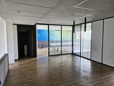 PLATEAU DE BUREAUX 167 M² À LOUER – AIX-EN-PROVENCE Proximité centre-ville – Immeuble tertiaire et médical – Espace lumineux et modulable