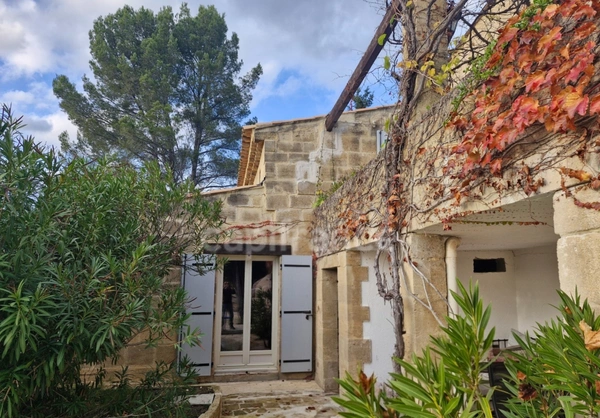 Rare - Propriété en pierre de rognes avec piscine sur 6 000 m² – Fort potentiel à Éguilles 13510