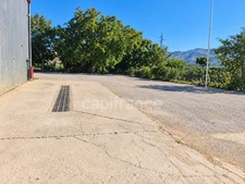 RARE À AUBAGNE : 500 M² DE LOCAUX AVEC PRÈS DE 2 900 M² DE TERRAIN