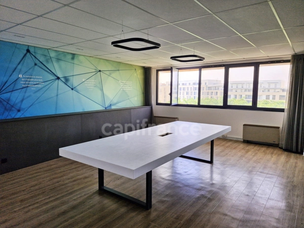 Bureau 167 M2 à AIX EN PROVENCE (13)