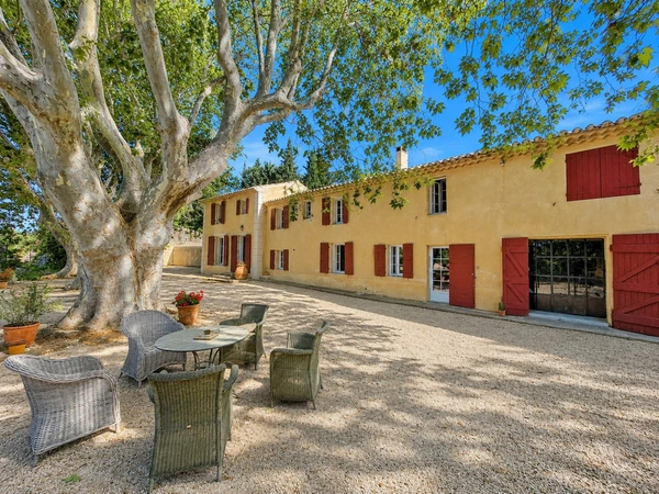 VELAUX – DOMAINE D'EXCEPTION DE 3,45 HECTARES AUX PORTES D'AIX-EN-PROVENCE