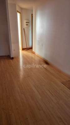 Affaire à saisir: Immeuble avec Local commercial  MONTREJEAU (31) surface totale 363 m2 RDC + 2 étages et 1 studio