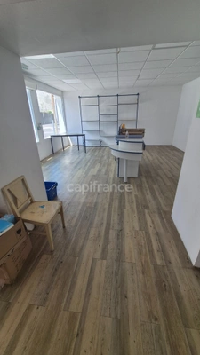 Affaire à saisir: Immeuble avec Local commercial  MONTREJEAU (31) surface totale 363 m2 RDC + 2 étages et 1 studio