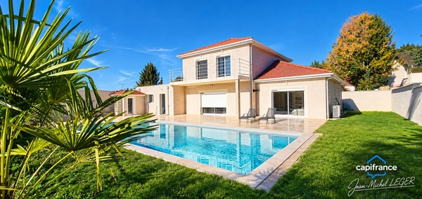 SAINT-VALLIER – UN AIR DE VACANCES TOUTE L'ANNÉE… UNE PROPRIÉTÉ QUI NE LAISSE PAS INDIFFÉRENT !