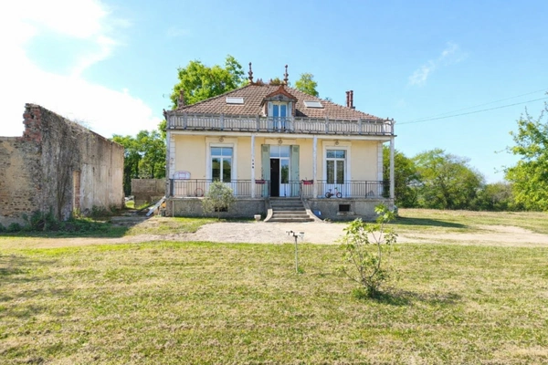 Maison à vendre 6 pièces, 215 m² habitables à AIRE SUR L'ADOUR (40)