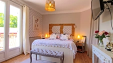 GEAUNE - A family home combining charm, light and the art of living