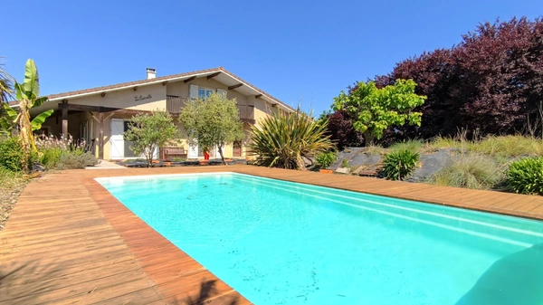 🏡 MAISON FAMILIALE AVEC PISCINE, BODEGA ET ART DE VIVRE À RENUNG (40)