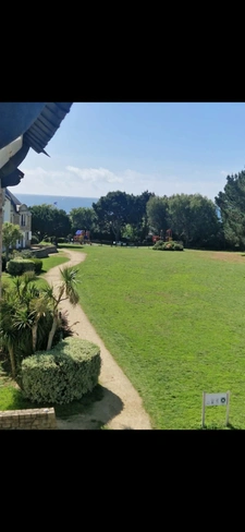 ARZON – À 300 M DE LA PLAGE ET DU PORT – CHARMANT APPARTEMENT AVEC CHAMBRE EN MEZZANINE