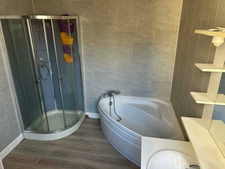 Immeuble de rapport 280 m² – Rendement 8 % – Rue Bernard – Local commercial + 2 appartements - LA ROCHE BERNARD (56)